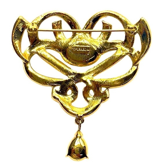 Trifari Heart Gold Tone Sparkling Rhinestone Ribbon Dangle Signed Brooch Pin - Picture 2 of 3